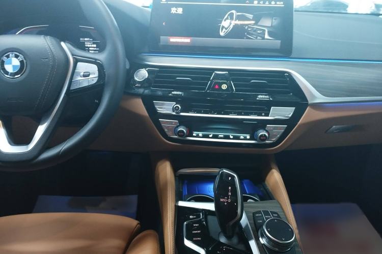 Used BMW 6 Series GT 2022 630i Luxury Design Package Interior 4