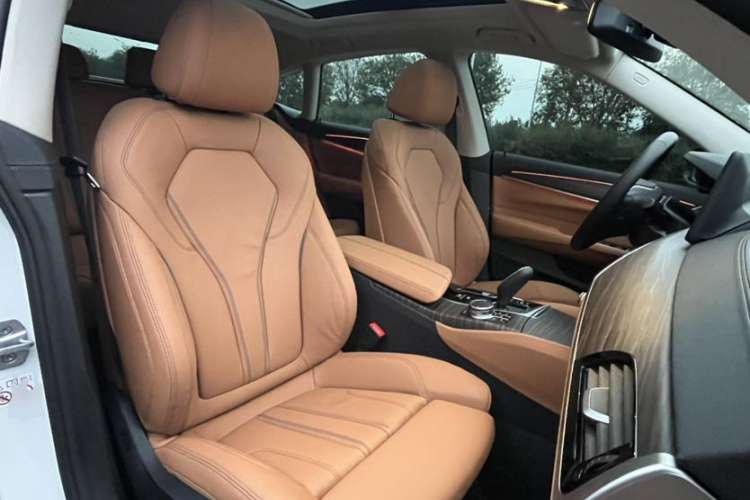 Used BMW 6 Series GT 2022 630i Luxury Design Package Interior 4