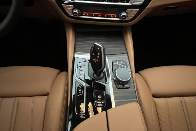 Used BMW 6 Series GT 2022 630i Luxury Design Package Interior 8