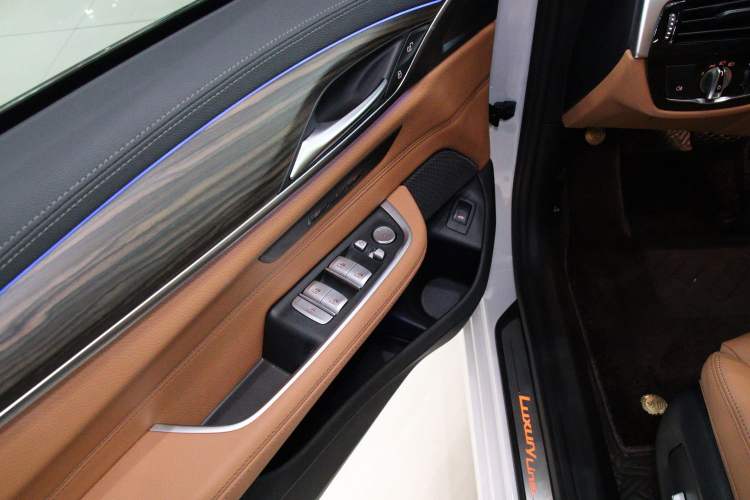Used BMW 6 Series GT 2022 630i Luxury Design Package Interior 9