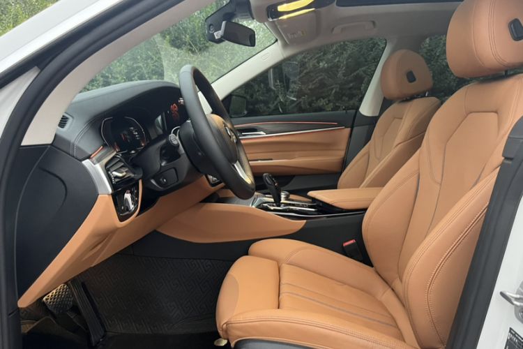 Used BMW 6 Series GT 2022 630i Luxury Design Package Interior 9