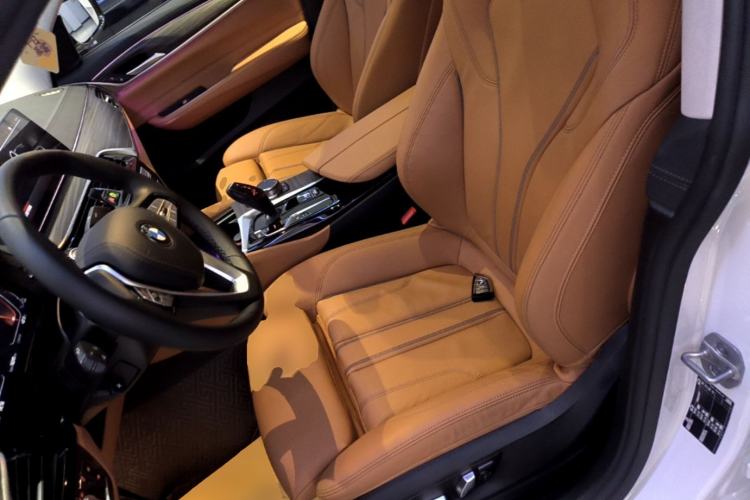Used BMW 6 Series GT 2022 630i Luxury Design Package Left Front Seat