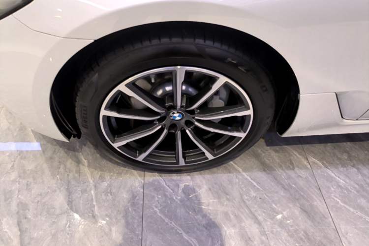 Used BMW 6 Series GT 2022 630i Luxury Design Package Left Front Wheel Hub