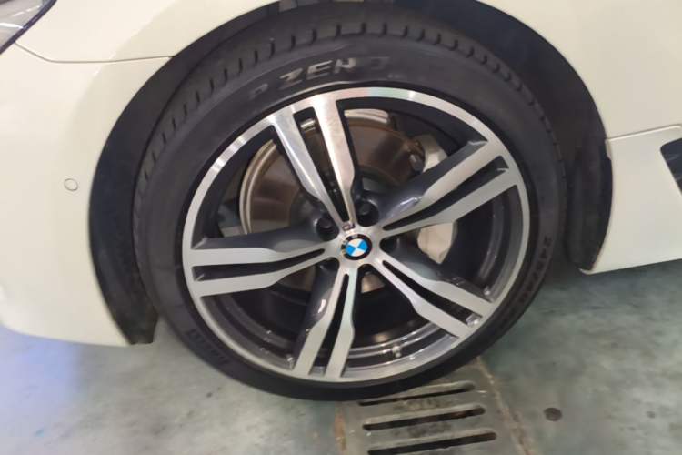Used BMW 6 Series GT 2022 630i M Sport Package Left Front Wheel Hub