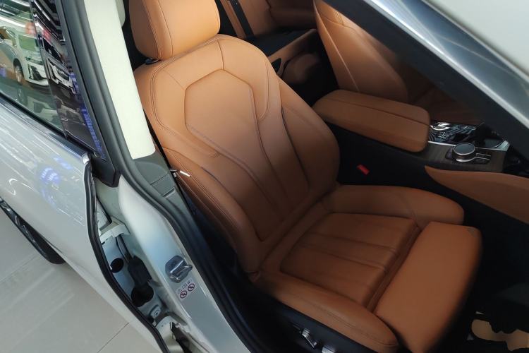 Used BMW 6 Series GT 2022 630i Luxury Design Package Right Front Seat