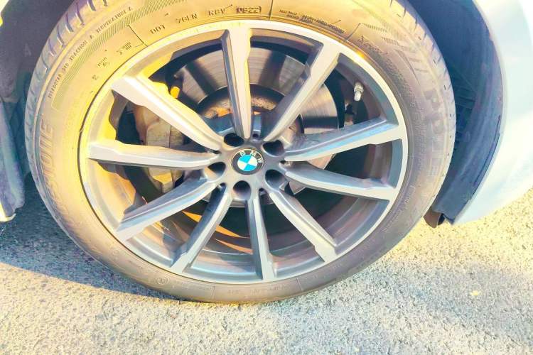 Used BMW 6 Series GT 2022 630i Luxury Design Package Right Front Wheel Hub