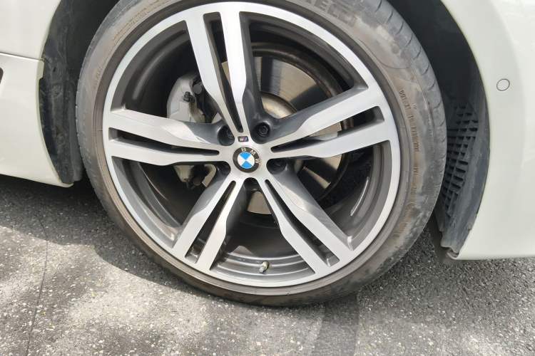 Used BMW 6 Series GT 2022 630i M Sport Package Right Front Wheel Hub