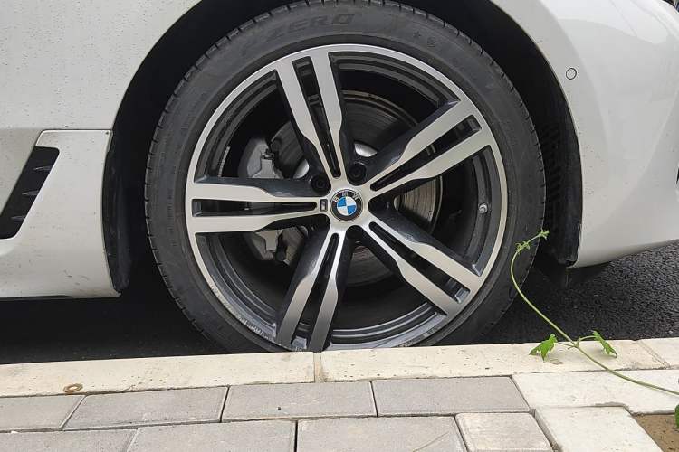 Used BMW 6 Series GT 2022 630i M Sport Package Right Front Wheel Hub