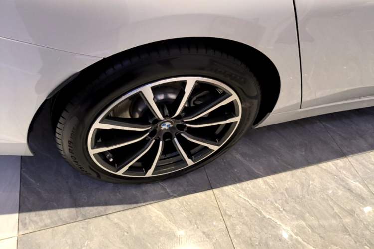 Used BMW 6 Series GT 2022 630i Luxury Design Package Right Rear Wheel Hub