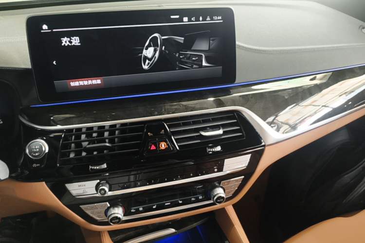 Used BMW 6 Series GT 2024 630i M Sport Luxury Package Audio And AC Panel