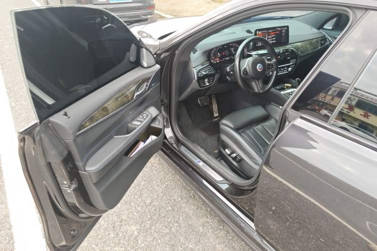 Used BMW 6 Series GT 2024 630i M Sport Luxury Package Driver Seat
