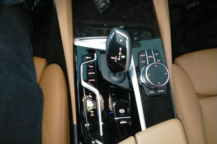 Used BMW 6 Series GT 2024 630i M Sport Luxury Package Gear Lever