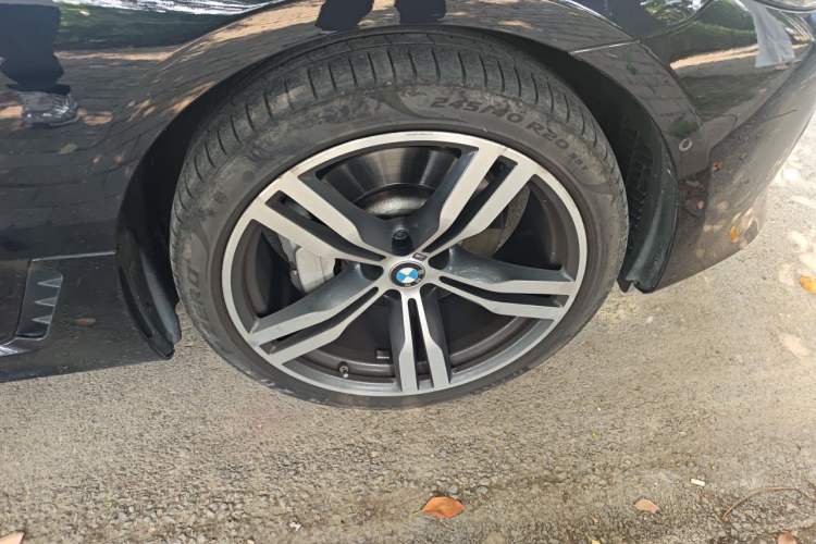 Used BMW 6 Series GT 2024 630i M Sport Luxury Package Right Front Wheel Hub