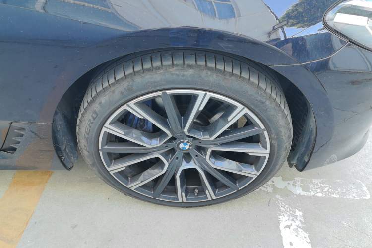 Used BMW 6 Series GT 2024 630i M Sport Luxury Package Right Front Wheel Hub