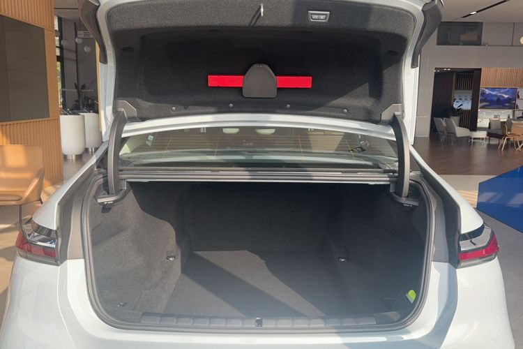 Used BMW 7 Series 2023 740Li Leading Model M Sport Package Trunk