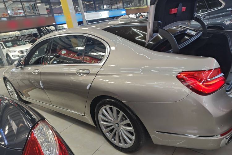 Used BMW 7 Series 2018 730Li Leading Model Excellence Package Exterior 3