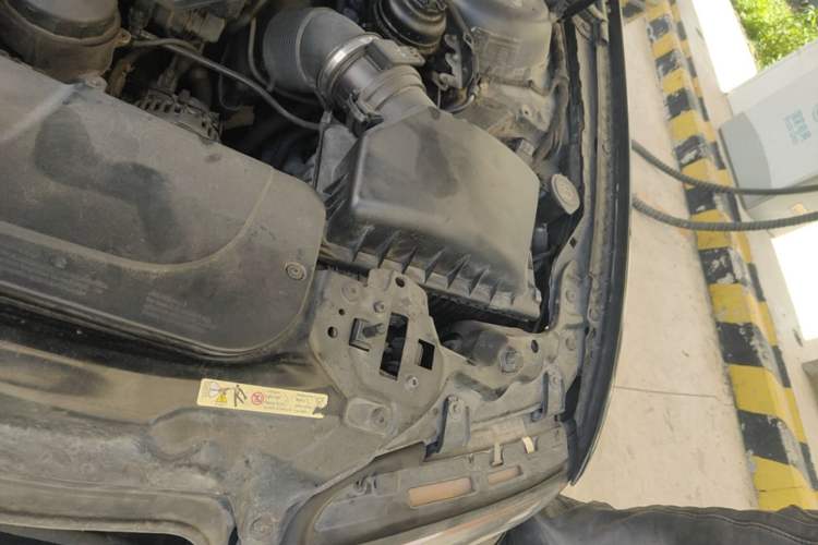 Used BMW 7 Series 2004 730Li Engine Bay Left