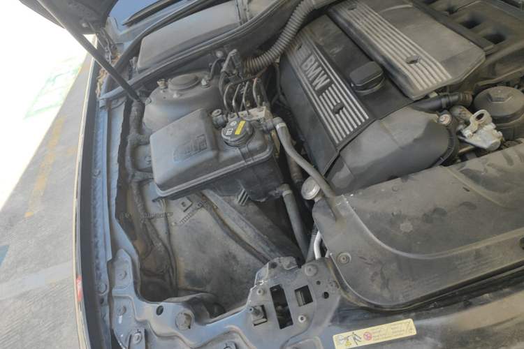 Used BMW 7 Series 2004 730Li Engine Bay Right