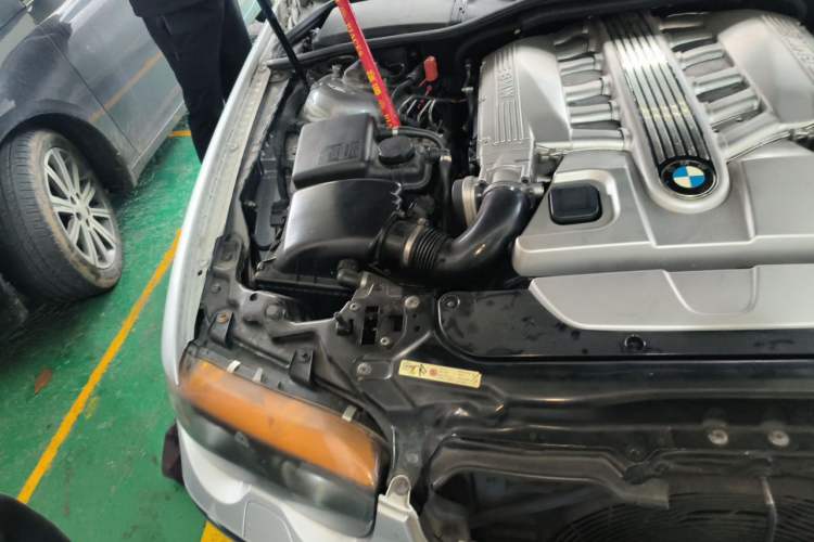 Used BMW 7 Series 2004 760Li Engine Bay Right