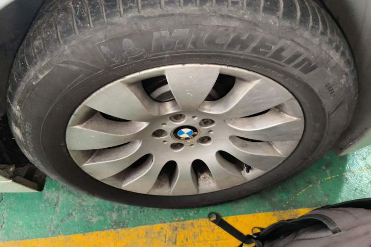 Used BMW 7 Series 2004 760Li Right Front Wheel Hub