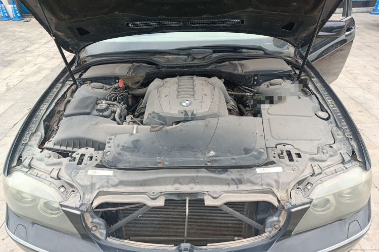 Used BMW 7 Series 2005 740Li Engine Bay