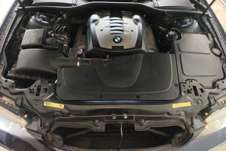 Used BMW 7 Series 2005 740Li Engine Bay