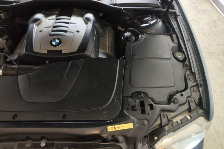 Used BMW 7 Series 2005 740Li Engine Bay Left