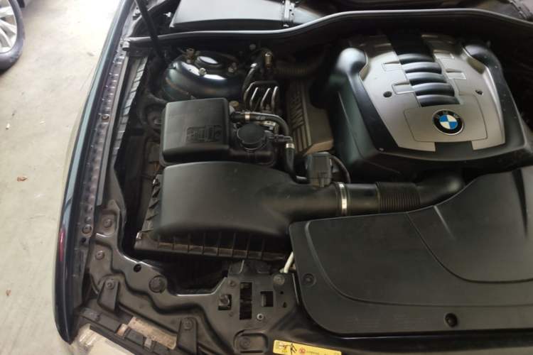 Used BMW 7 Series 2005 740Li Engine Bay Right