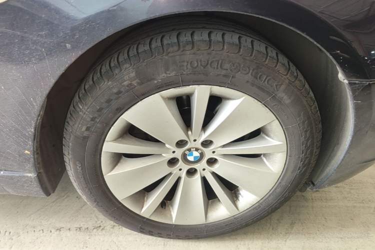 Used BMW 7 Series 2005 740Li Right Front Wheel Hub
