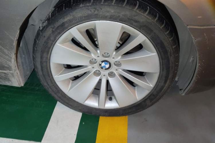 Used BMW 7 Series 2005 740Li Right Front Wheel Hub