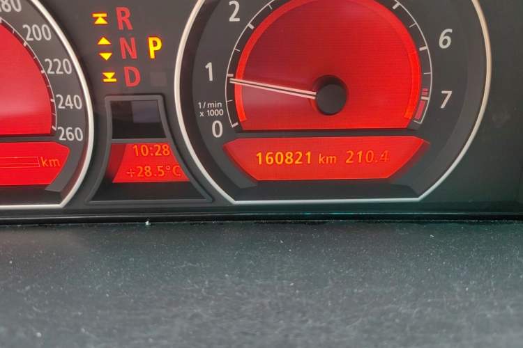 Used BMW 7 Series 2005 730Li Odometer Close Up