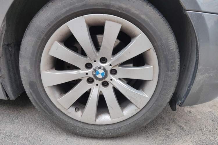 Used BMW 7 Series 2005 730Li Right Front Wheel Hub
