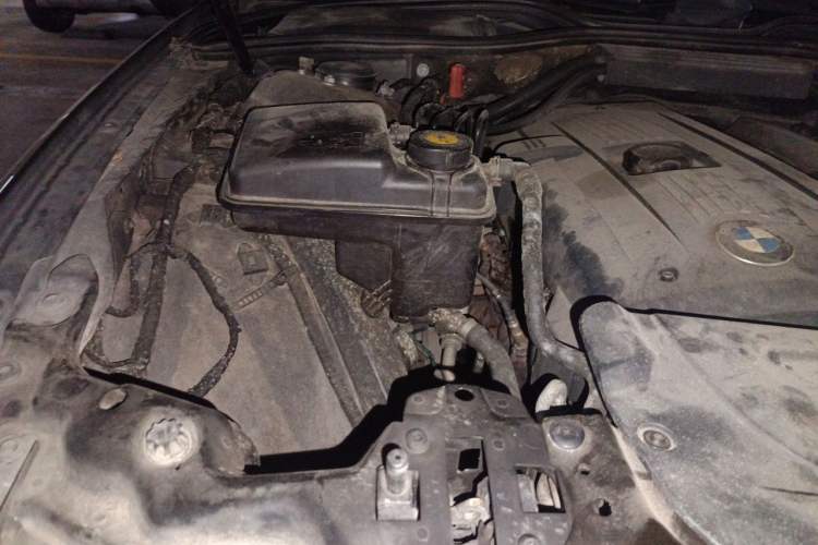 Used BMW 7 Series 2007 730Li Downgraded Version Engine Bay Right