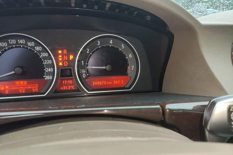 Used BMW 7 Series 2008 730Li Leading Model Odometer Close Up
