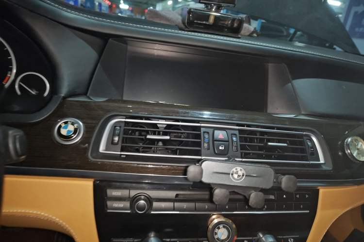 Used BMW 7 Series 2009 730Li Luxury Model Audio And AC Panel