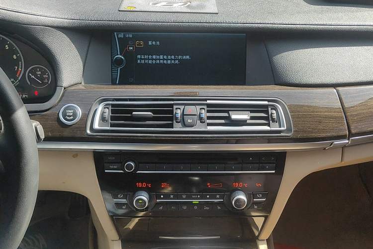 Used BMW 7 Series 2009 740Li Luxury Model Audio And AC Panel