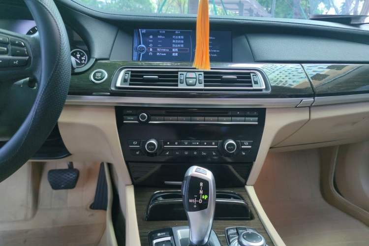 Used BMW 7 Series 2009 740Li Luxury Model Audio And AC Panel