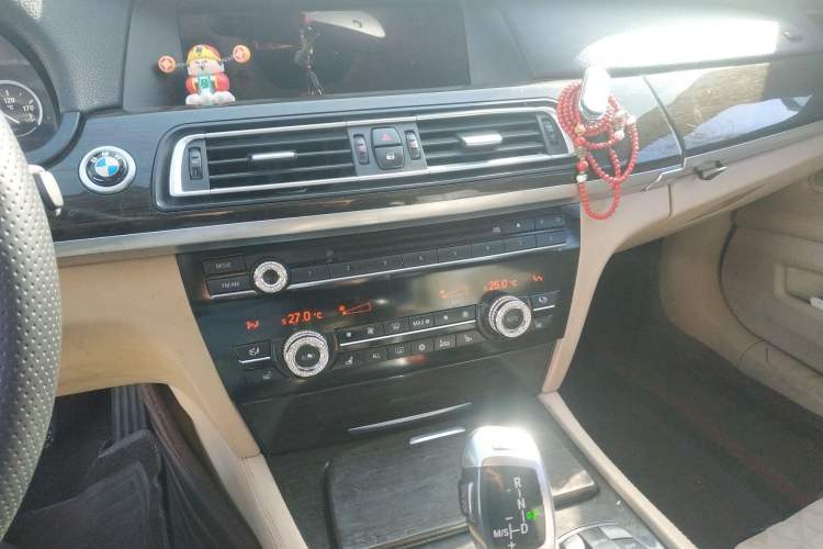 Used BMW 7 Series 2009 740Li Luxury Model Audio And AC Panel