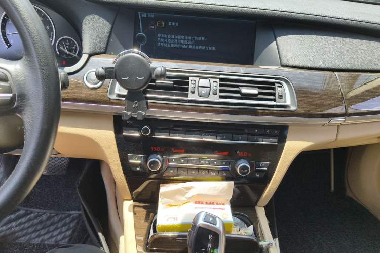 Used BMW 7 Series 2009 730Li Luxury Model Audio And AC Panel