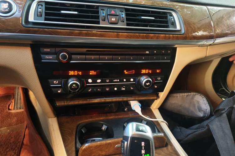 Used BMW 7 Series 2009 740Li Luxury Model Audio And AC Panel