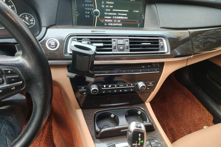 Used BMW 7 Series 2009 730Li Luxury Model Audio And AC Panel