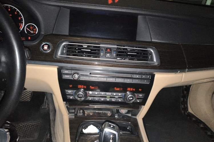 Used BMW 7 Series 2009 730Li Luxury Model Audio And AC Panel