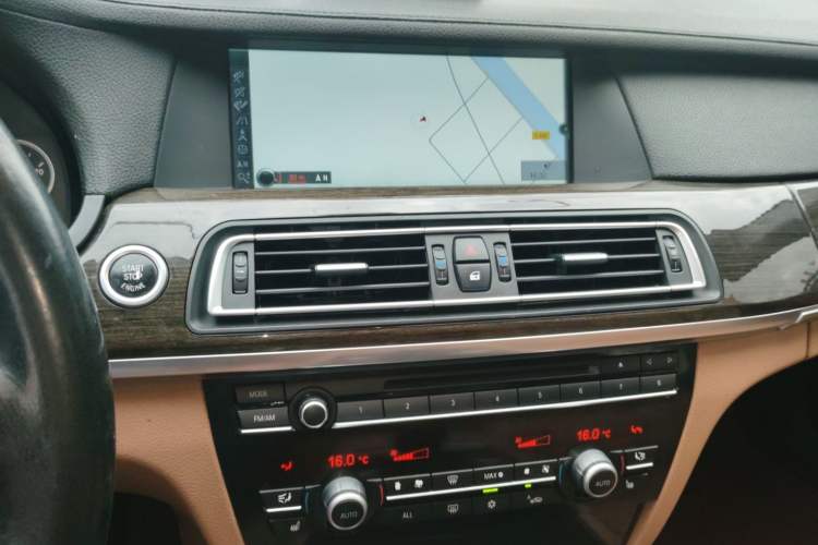 Used BMW 7 Series 2009 740Li Leading Model Audio And AC Panel