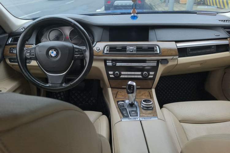 Used BMW 7 Series 2009 740Li Luxury Model Center Console