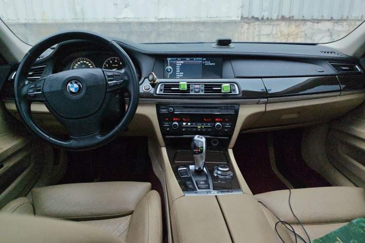 Used BMW 7 Series 2009 730Li Luxury Model Center Console
