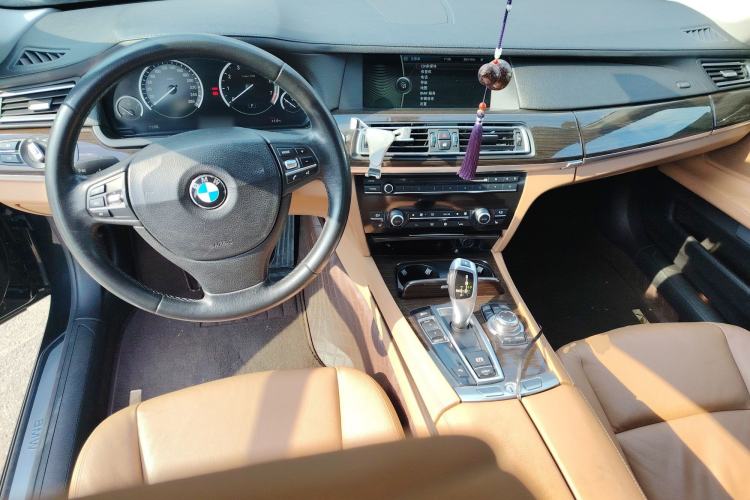 Used BMW 7 Series 2009 740Li Leading Model Center Console