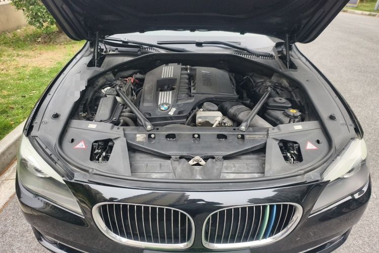 Used BMW 7 Series 2009 740Li Leading Model Engine Bay
