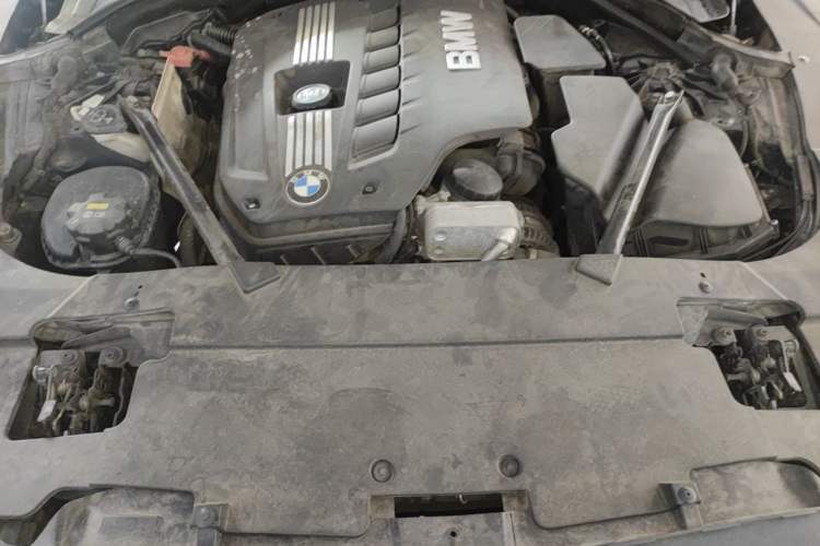 Used BMW 7 Series 2009 730Li Luxury Model Engine Bay