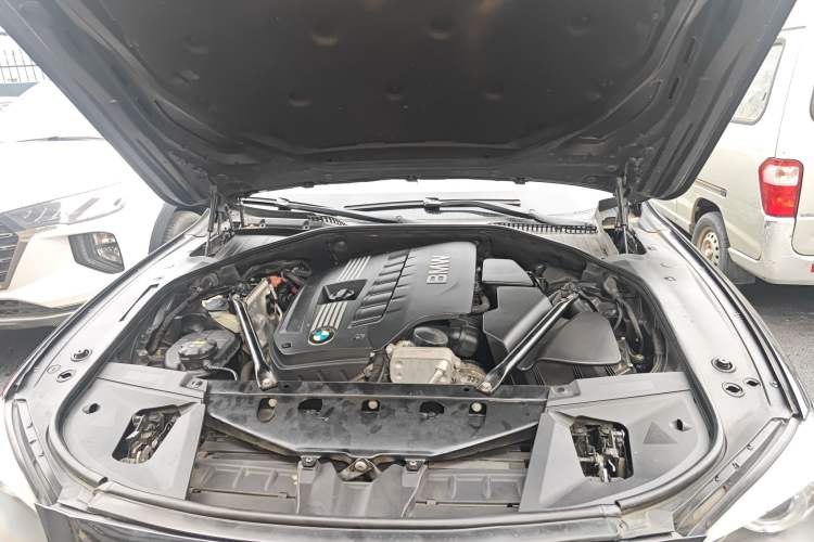 Used BMW 7 Series 2009 730Li Leading Model Engine Bay