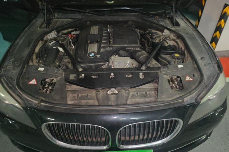 Used BMW 7 Series 2009 740Li Leading Model Engine Bay